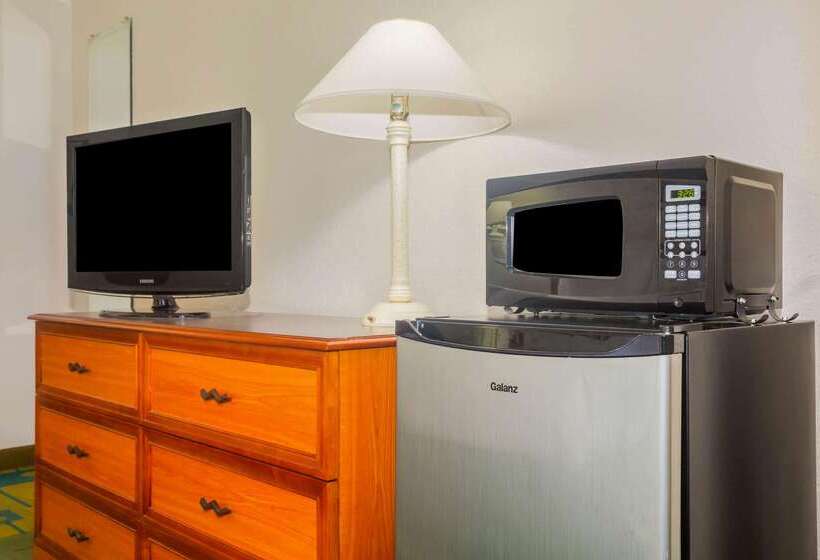 酒店 Super 8 By Wyndham Eagle Pass