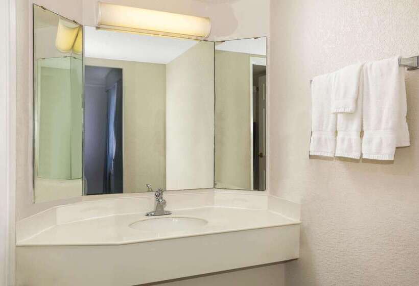 酒店 Super 8 By Wyndham Eagle Pass