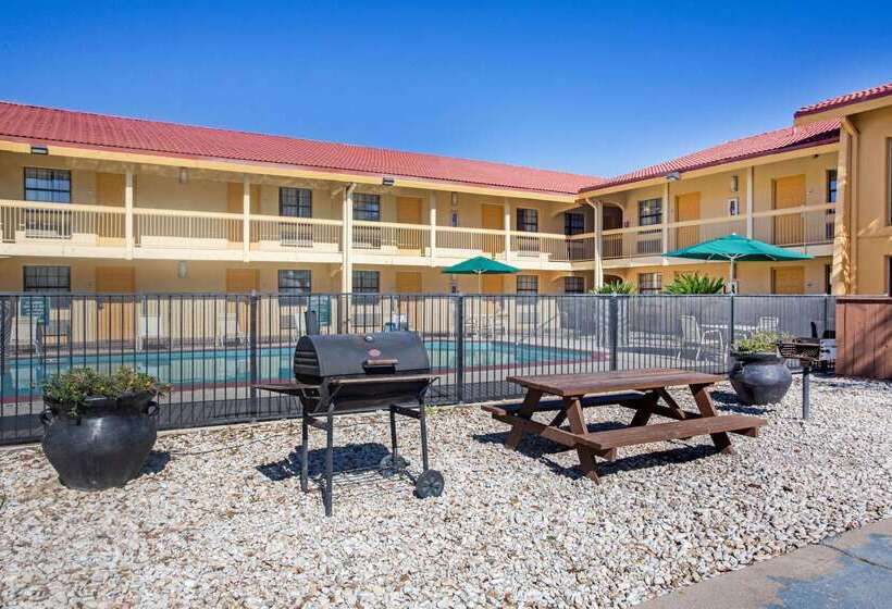 酒店 Super 8 By Wyndham Eagle Pass