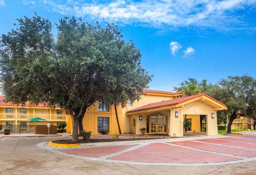 酒店 Super 8 By Wyndham Eagle Pass