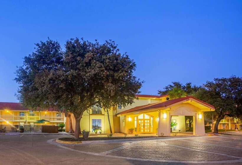 酒店 Super 8 By Wyndham Eagle Pass