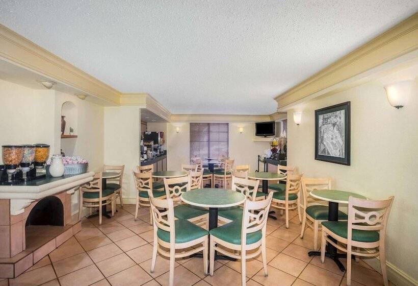 酒店 Super 8 By Wyndham Eagle Pass