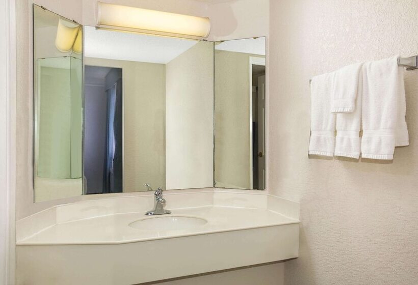 酒店 Super 8 By Wyndham Eagle Pass