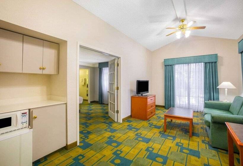 酒店 Super 8 By Wyndham Eagle Pass