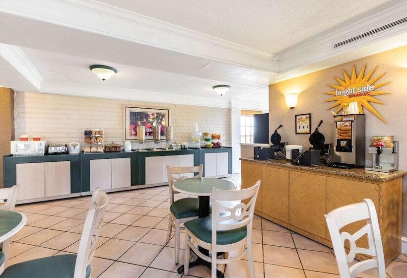 ホテル La Quinta Inn By Wyndham El Paso West