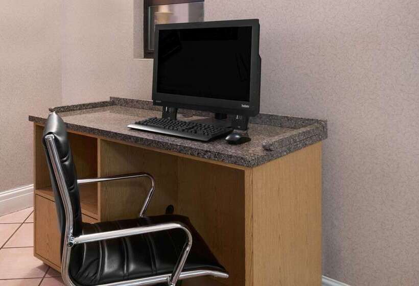 فندق La Quinta Inn By Wyndham Farmington