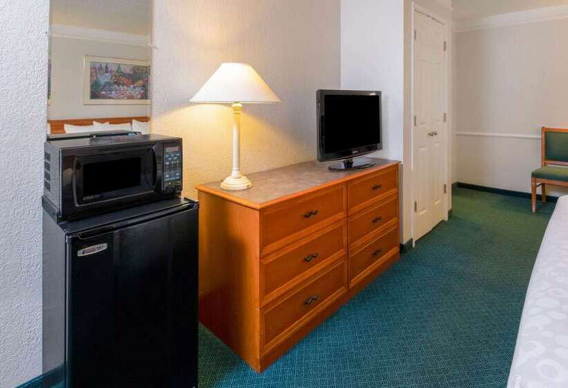 فندق La Quinta Inn By Wyndham Farmington