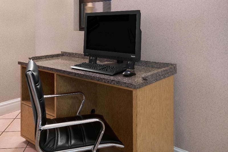 فندق La Quinta Inn By Wyndham Farmington