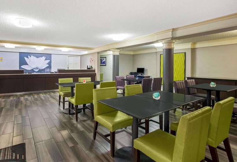 هتل La Quinta Inn By Wyndham Fresno Yosemite
