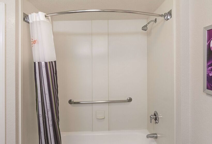 هتل La Quinta Inn By Wyndham Fresno Yosemite