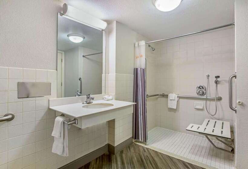 هتل La Quinta Inn By Wyndham Fresno Yosemite