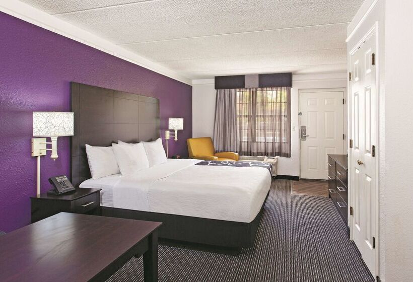هتل La Quinta Inn By Wyndham Fresno Yosemite