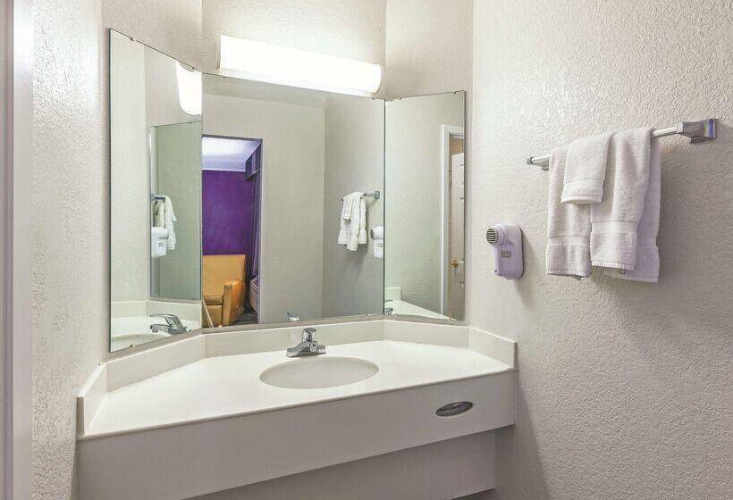 فندق La Quinta Inn By Wyndham Midland