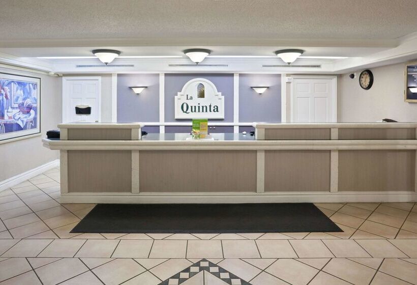 호텔 La Quinta Inn By Wyndham Omaha West