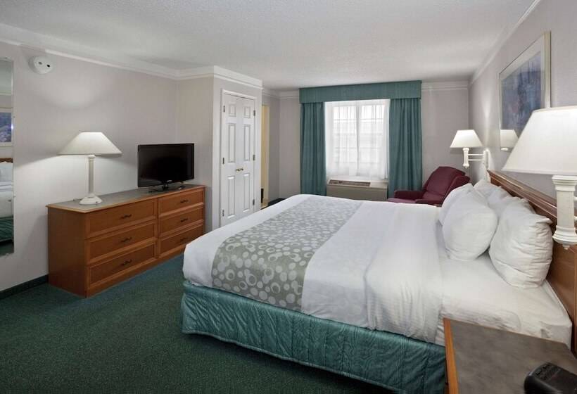 Отель La Quinta Inn By Wyndham Omaha West