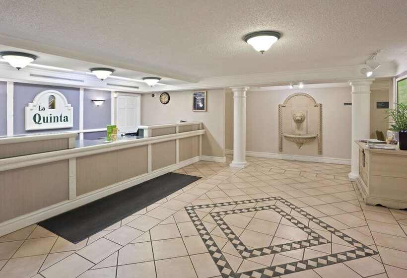 Отель La Quinta Inn By Wyndham Omaha West