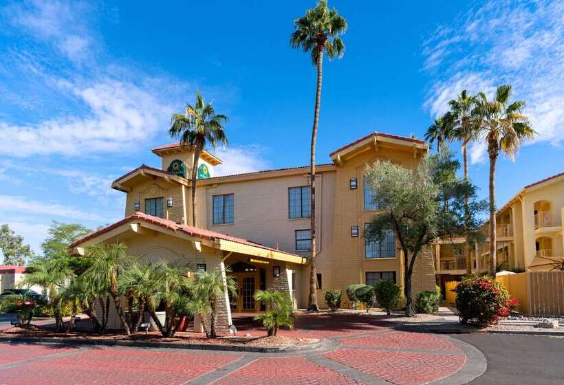 هتل La Quinta Inn By Wyndham Phoenix Sky Harbor Airport