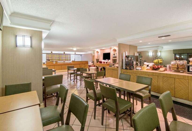 בית מלון כפרי La Quinta Inn By Wyndham San Antonio Market Square