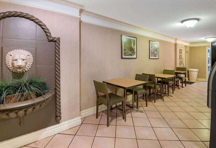 בית מלון כפרי La Quinta Inn By Wyndham San Antonio Market Square