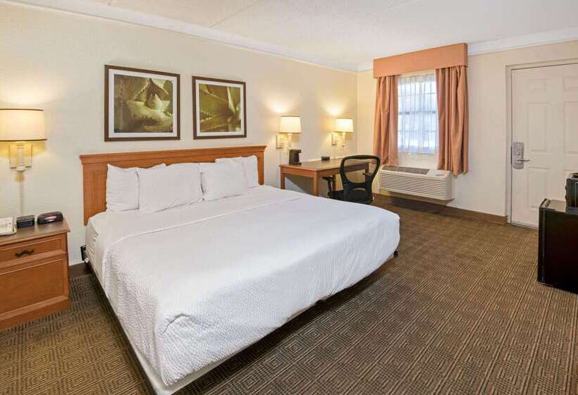 בית מלון כפרי La Quinta Inn By Wyndham San Antonio Market Square