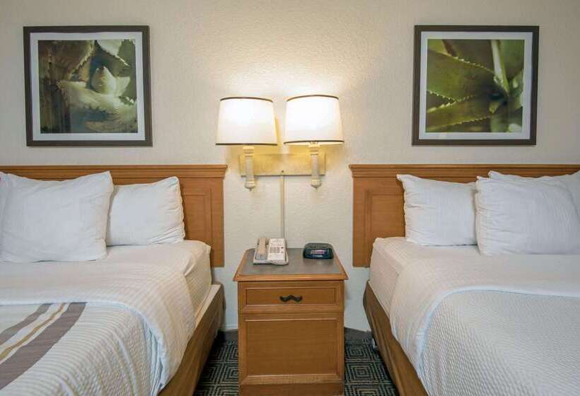 בית מלון כפרי La Quinta Inn By Wyndham San Antonio Market Square