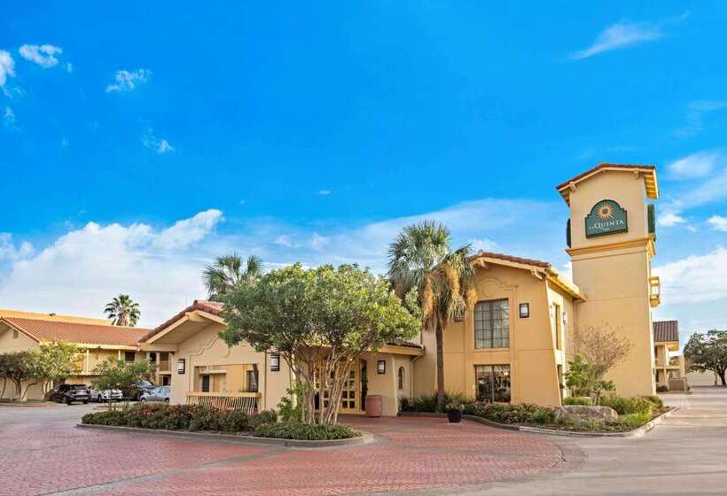 בית מלון כפרי La Quinta Inn By Wyndham San Antonio Market Square