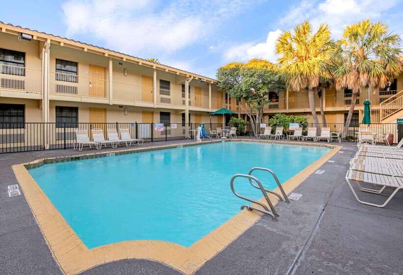 בית מלון כפרי La Quinta Inn By Wyndham San Antonio Market Square