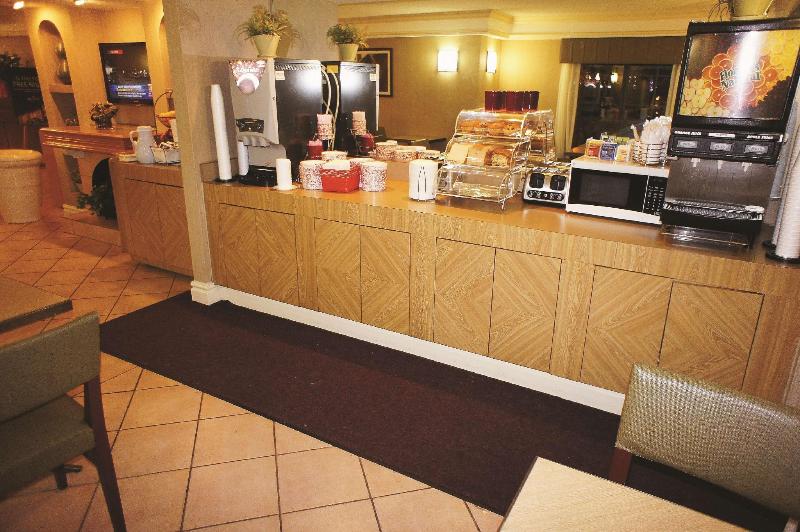 בית מלון כפרי La Quinta Inn By Wyndham San Antonio Market Square