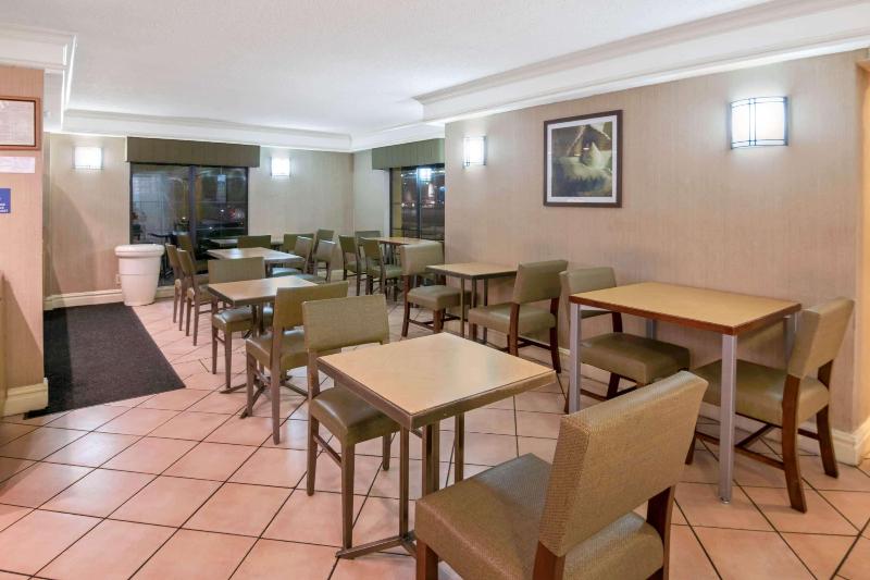 هتل La Quinta Inn By Wyndham San Antonio Market Square