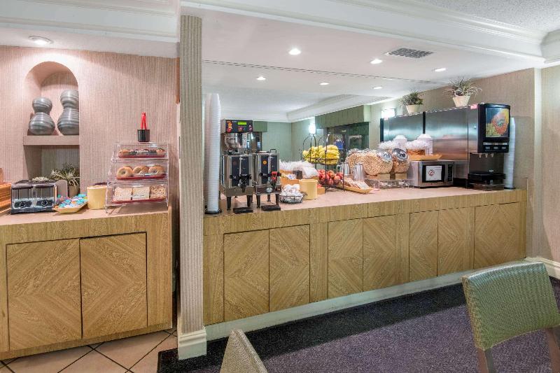 בית מלון כפרי La Quinta Inn By Wyndham San Antonio Market Square