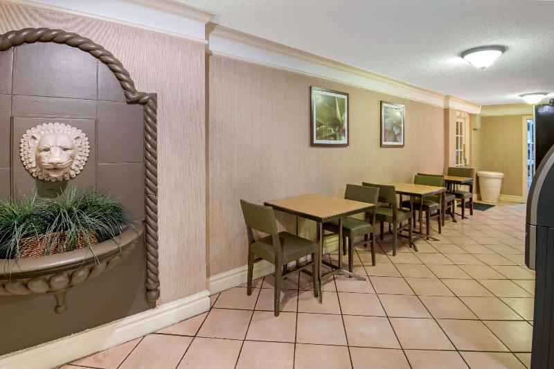 هتل La Quinta Inn By Wyndham San Antonio Market Square