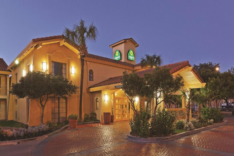 בית מלון כפרי La Quinta Inn By Wyndham San Antonio Market Square