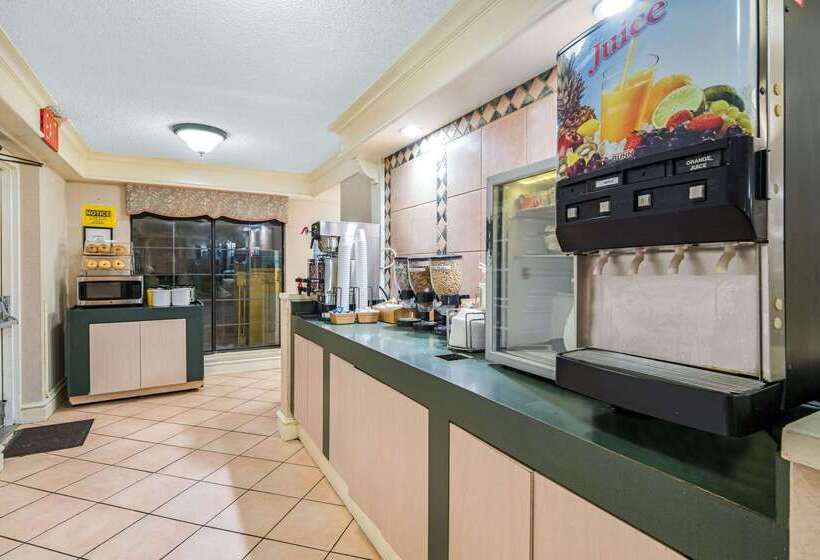 هتل Days Inn By Wyndham San Diego Vista