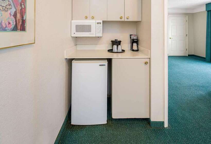 هتل Days Inn By Wyndham San Diego Vista