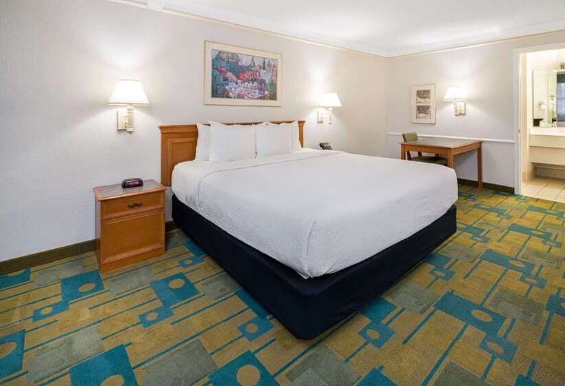 فندق Days Inn By Wyndham San Diego Vista