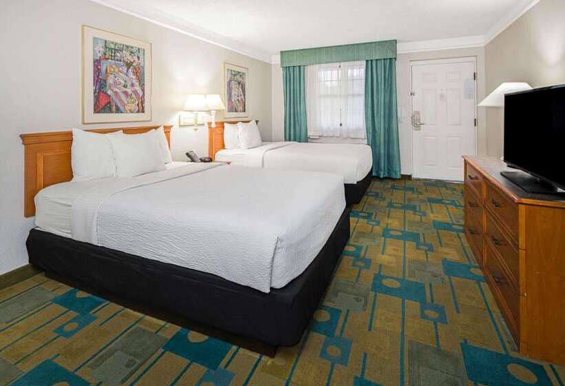 هتل Days Inn By Wyndham San Diego Vista