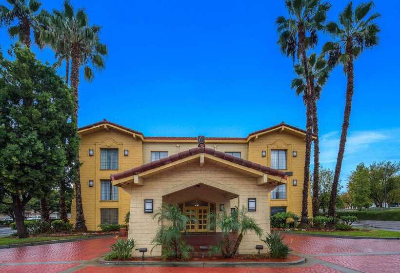 فندق Days Inn By Wyndham San Diego Vista