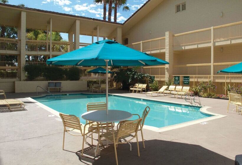 فندق Days Inn By Wyndham San Diego Vista