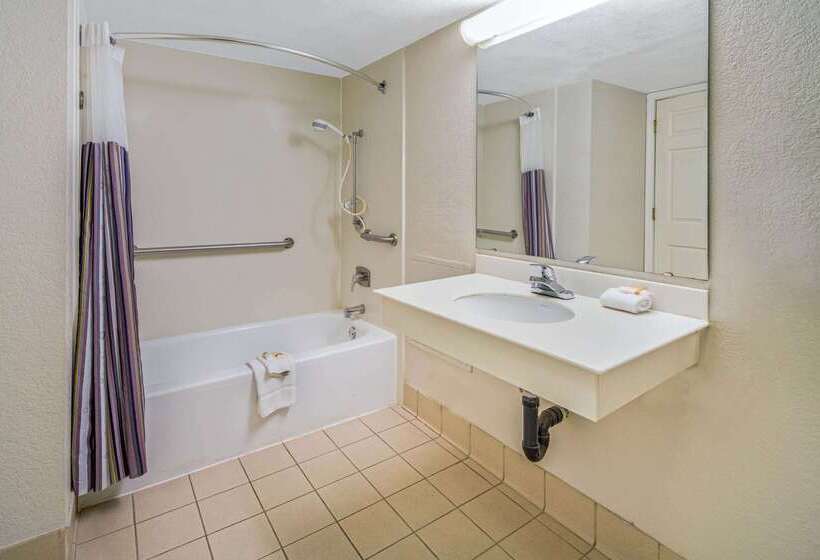 هتل Days Inn By Wyndham San Diego Vista