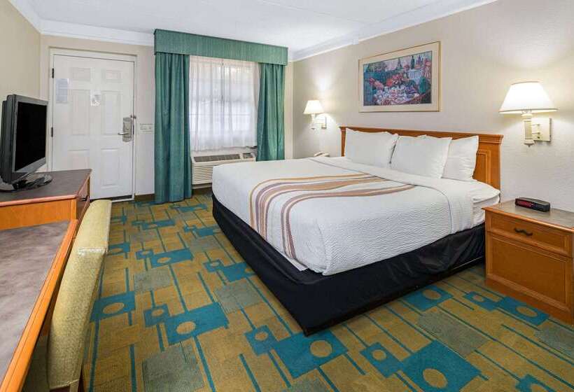 هتل Days Inn By Wyndham San Diego Vista