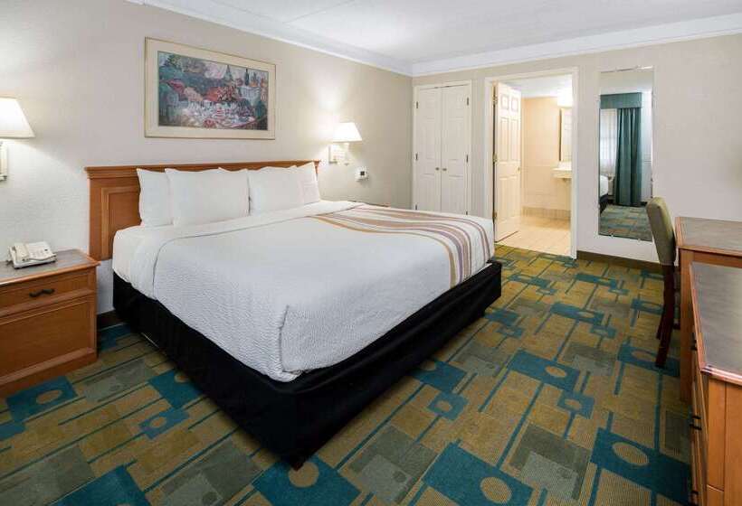 Отель Days Inn By Wyndham San Diego Vista