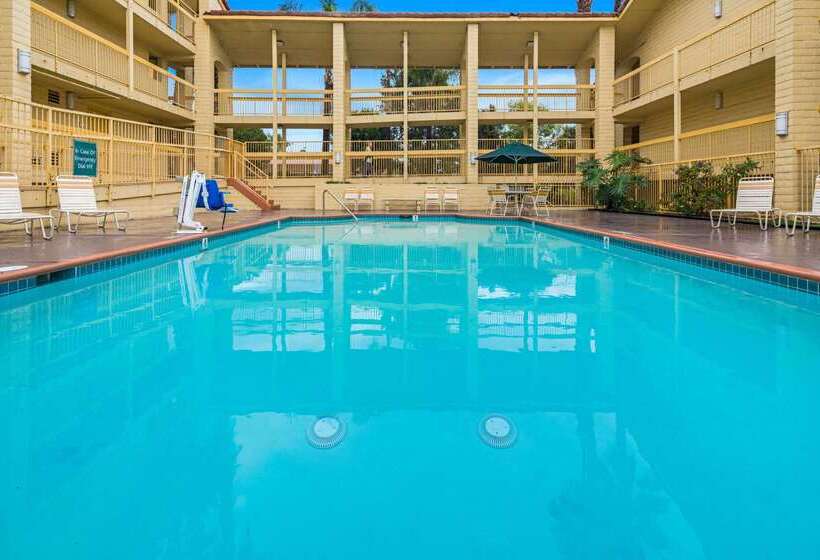 فندق Days Inn By Wyndham San Diego Vista