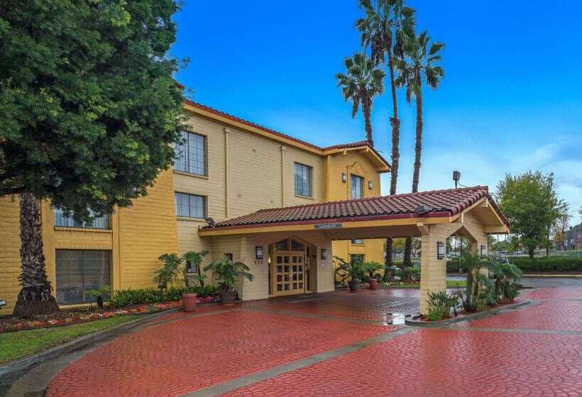 فندق Days Inn By Wyndham San Diego Vista