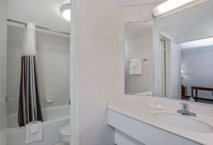 בית מלון כפרי La Quinta Inn By Wyndham Stockton