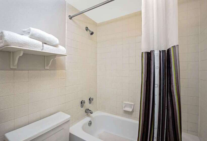 בית מלון כפרי La Quinta Inn By Wyndham Stockton