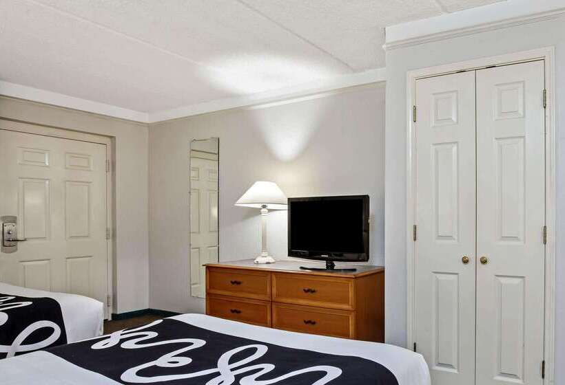 בית מלון כפרי La Quinta Inn By Wyndham Stockton