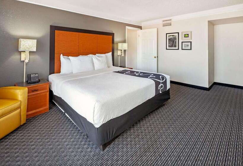 Отель La Quinta Inn By Wyndham Ventura