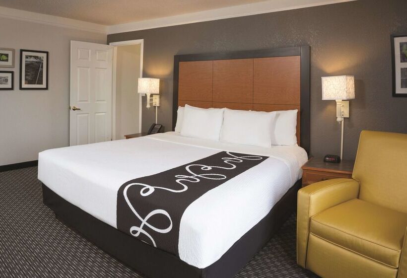 هتل La Quinta Inn By Wyndham Ventura