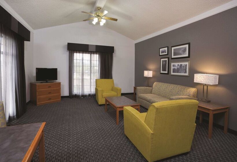 Отель La Quinta Inn By Wyndham Ventura