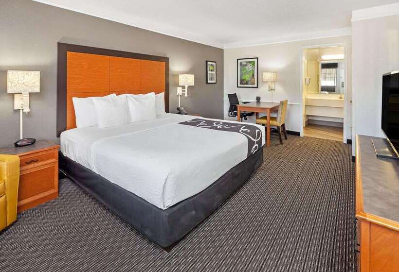 Отель La Quinta Inn By Wyndham Ventura